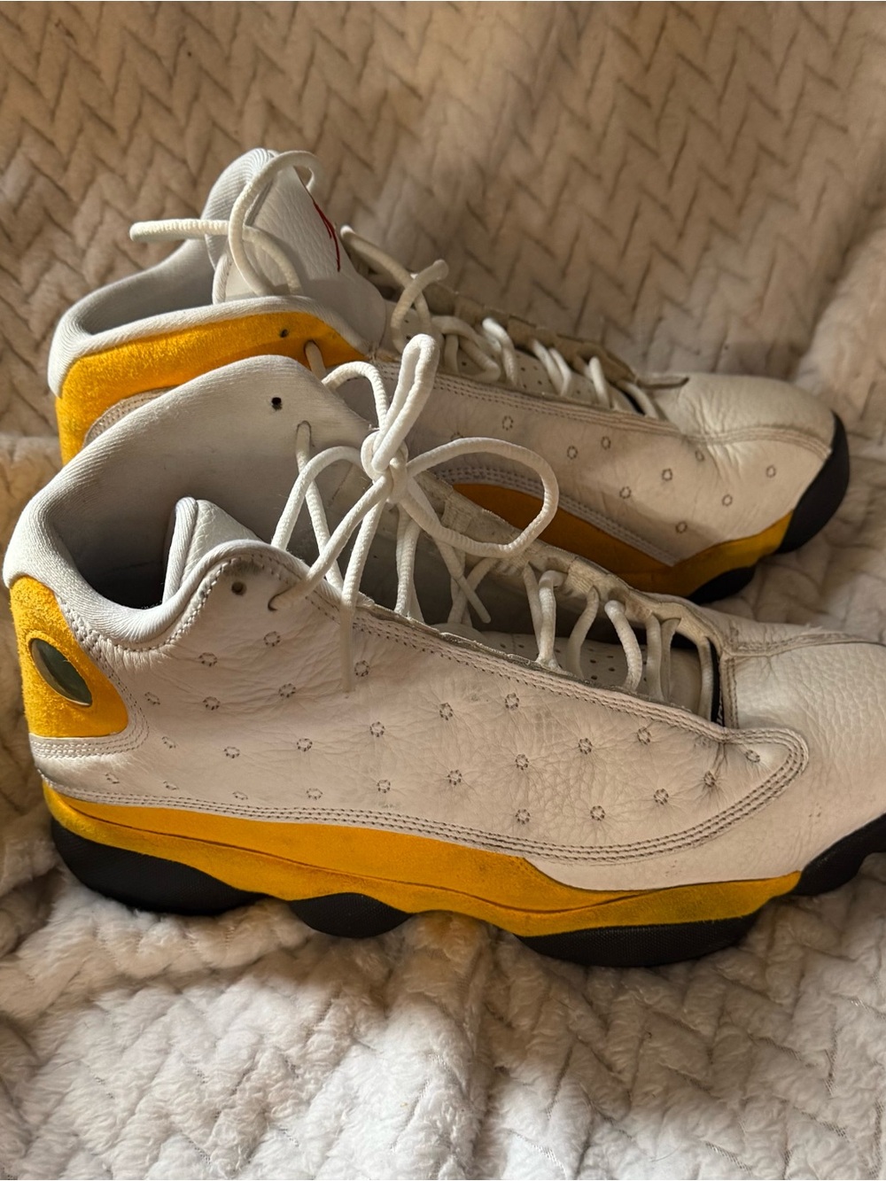 Nike Men's White and Yellow Retro Basketball Sneakers